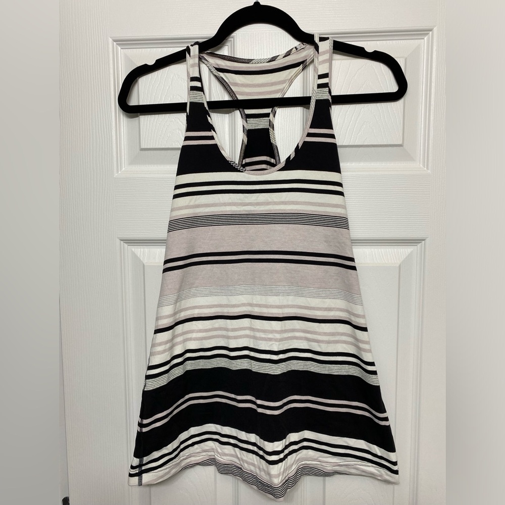 Lululemon Tank size 10. Very gently used!